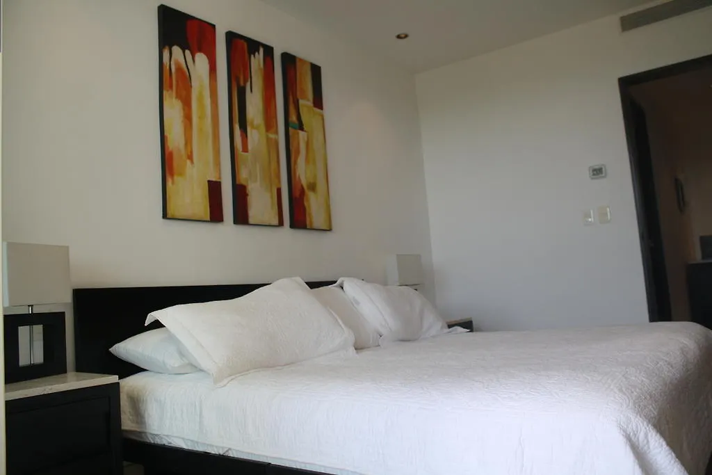מלון דירות פלאייה דל כרמן The Elements Oceanfront & Beachside Condo Hotel