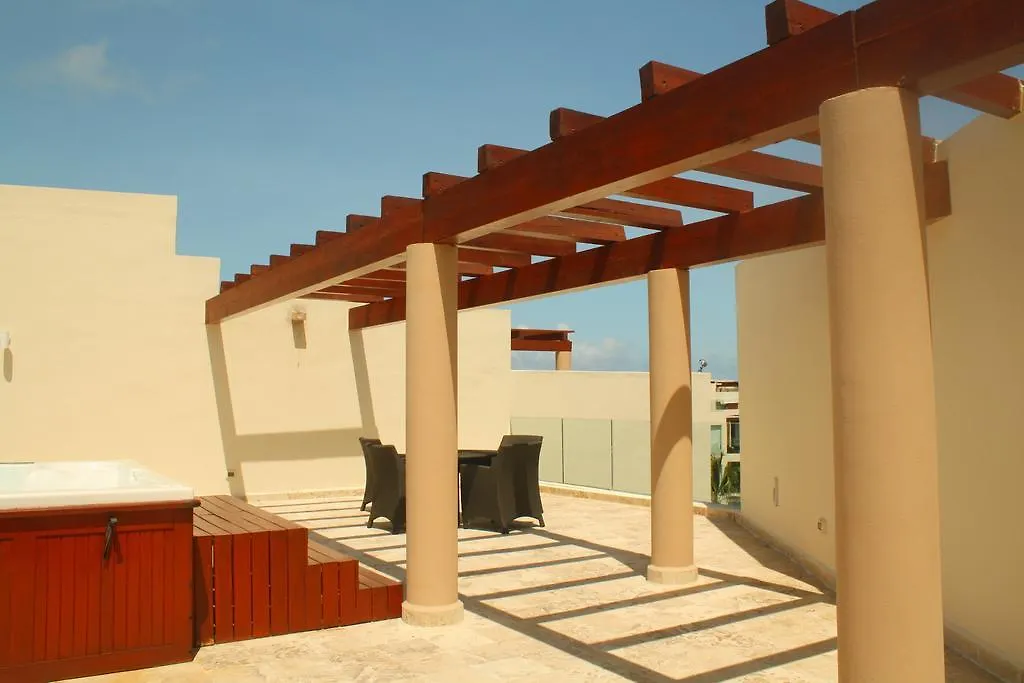 פלאייה דל כרמן The Elements Oceanfront & Beachside Condo Hotel 4*, פלאייה דל כרמן מקסיקו