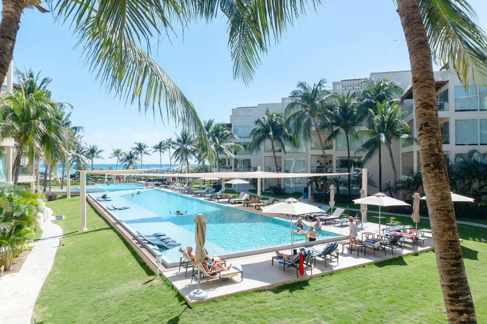 פלאייה דל כרמן The Elements Oceanfront & Beachside Condo Hotel מלון דירות