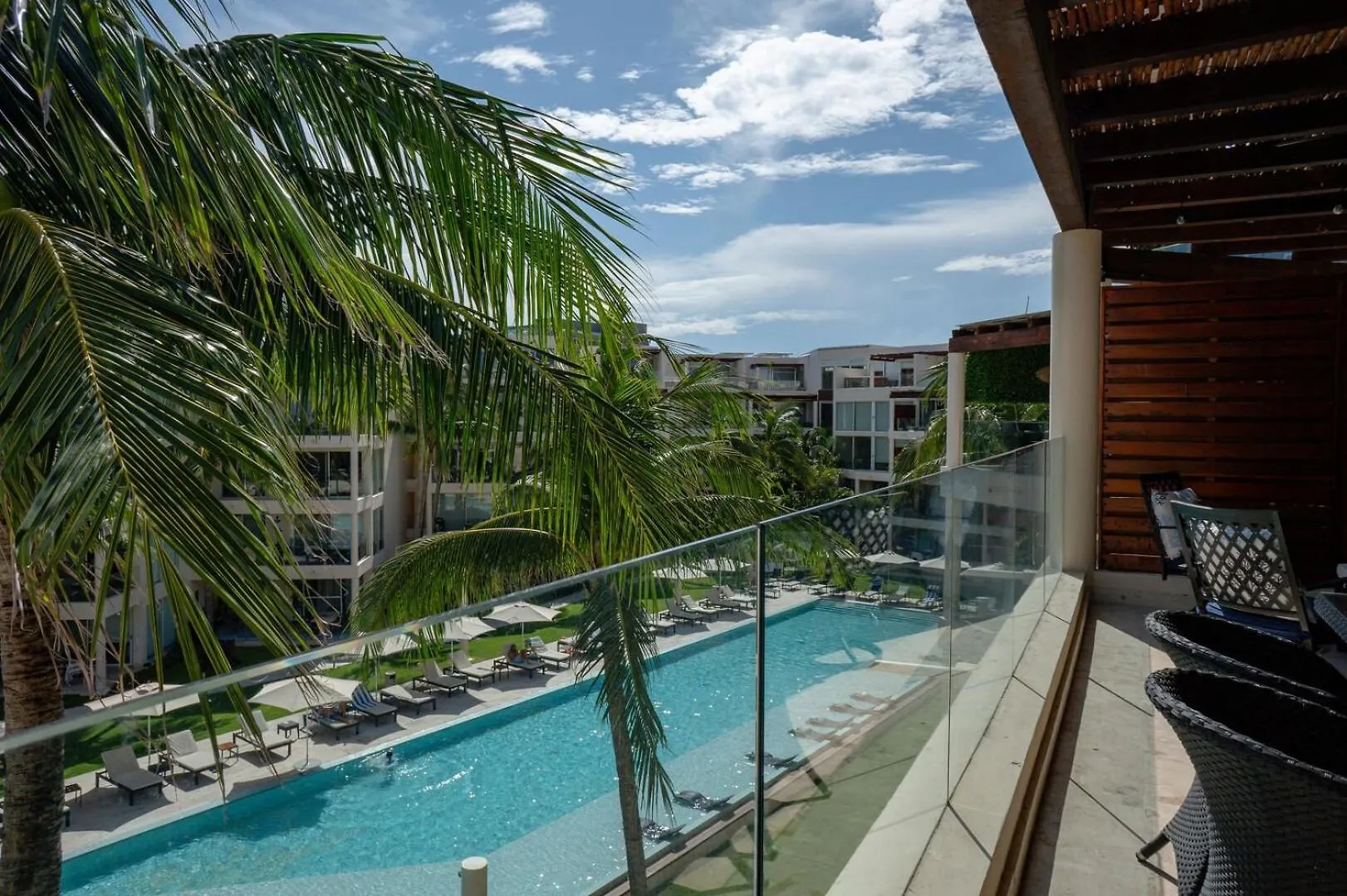 מלון דירות פלאייה דל כרמן The Elements Oceanfront & Beachside Condo Hotel