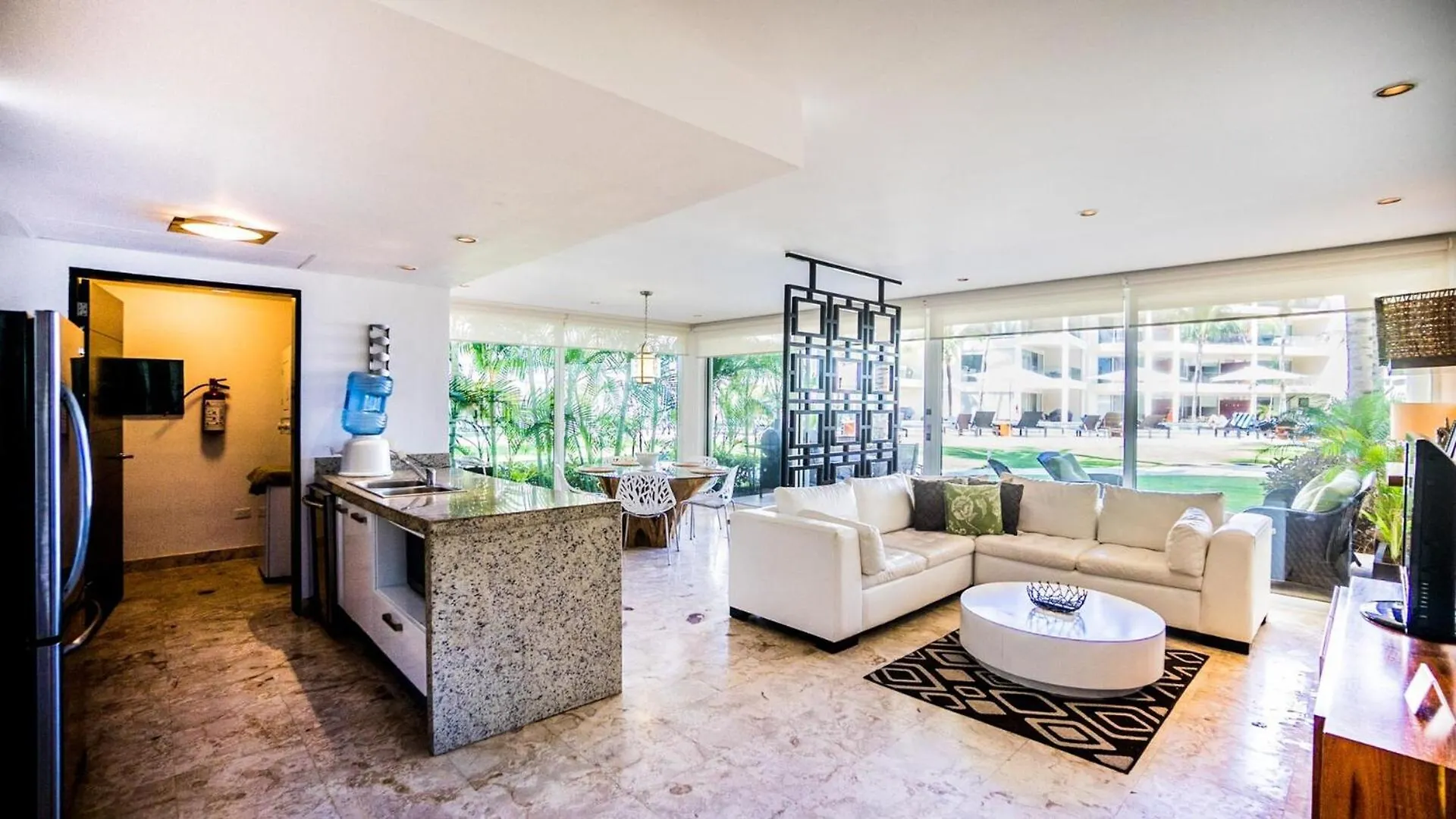 פלאייה דל כרמן The Elements Oceanfront & Beachside Condo Hotel 4*, פלאייה דל כרמן מקסיקו