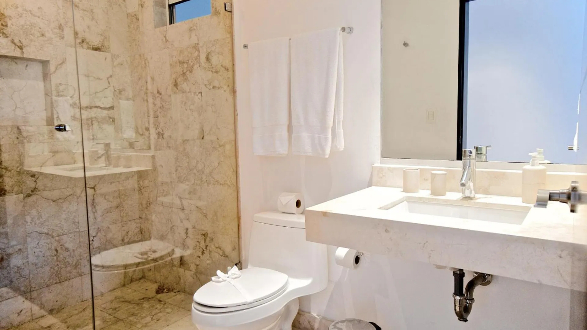 פלאייה דל כרמן The Elements Oceanfront & Beachside Condo Hotel מקסיקו