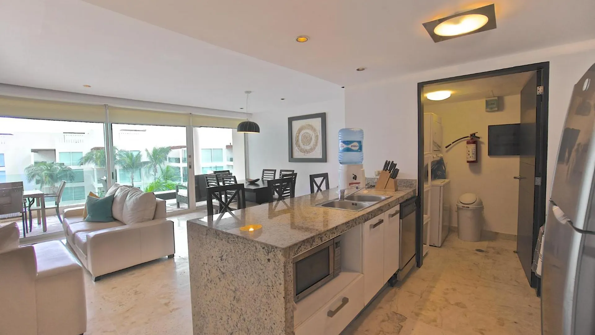 מלון דירות פלאייה דל כרמן The Elements Oceanfront & Beachside Condo Hotel