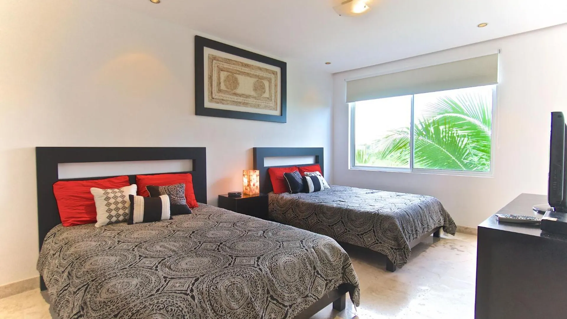 פלאייה דל כרמן The Elements Oceanfront & Beachside Condo Hotel מלון דירות