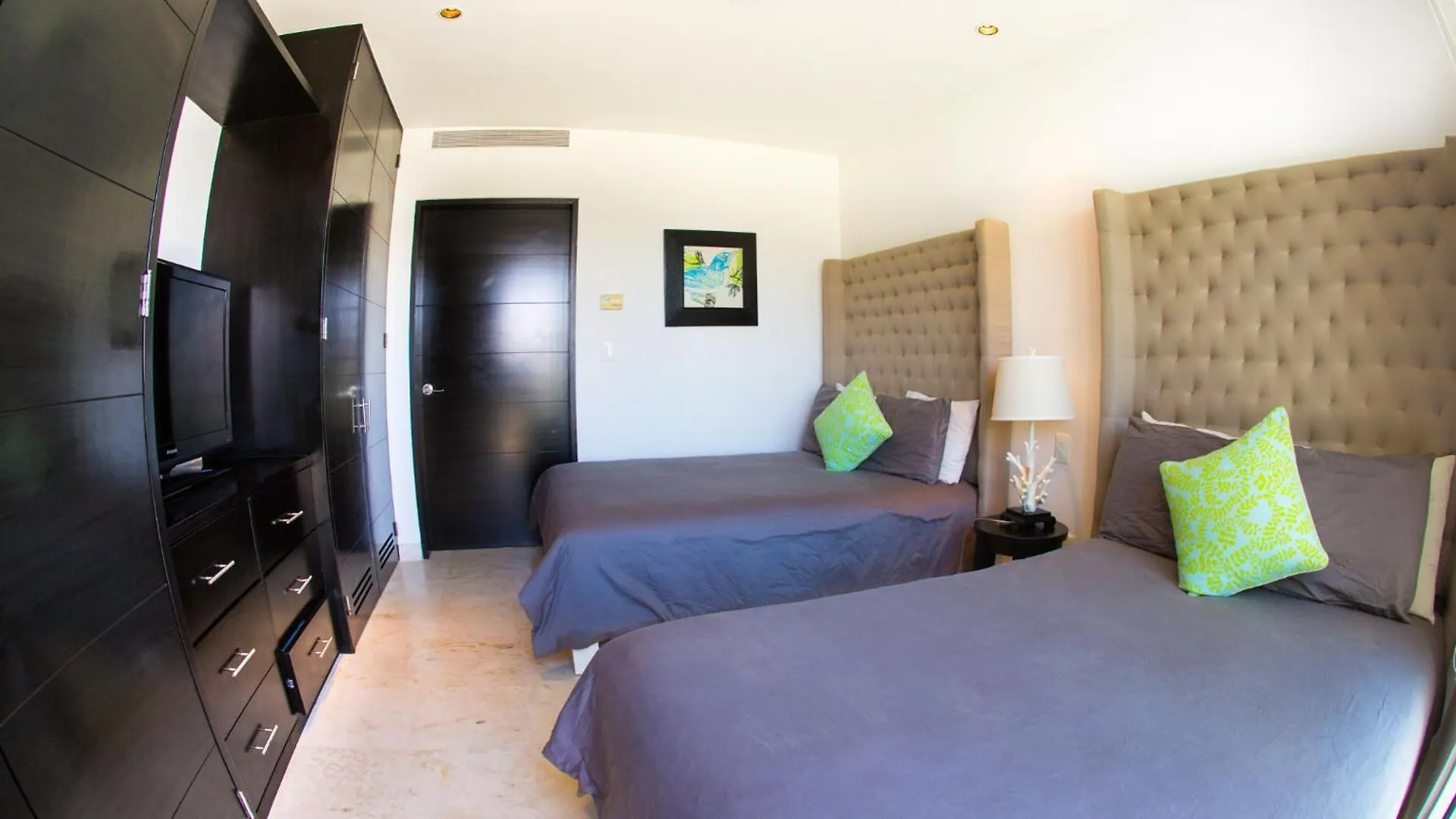 פלאייה דל כרמן The Elements Oceanfront & Beachside Condo Hotel