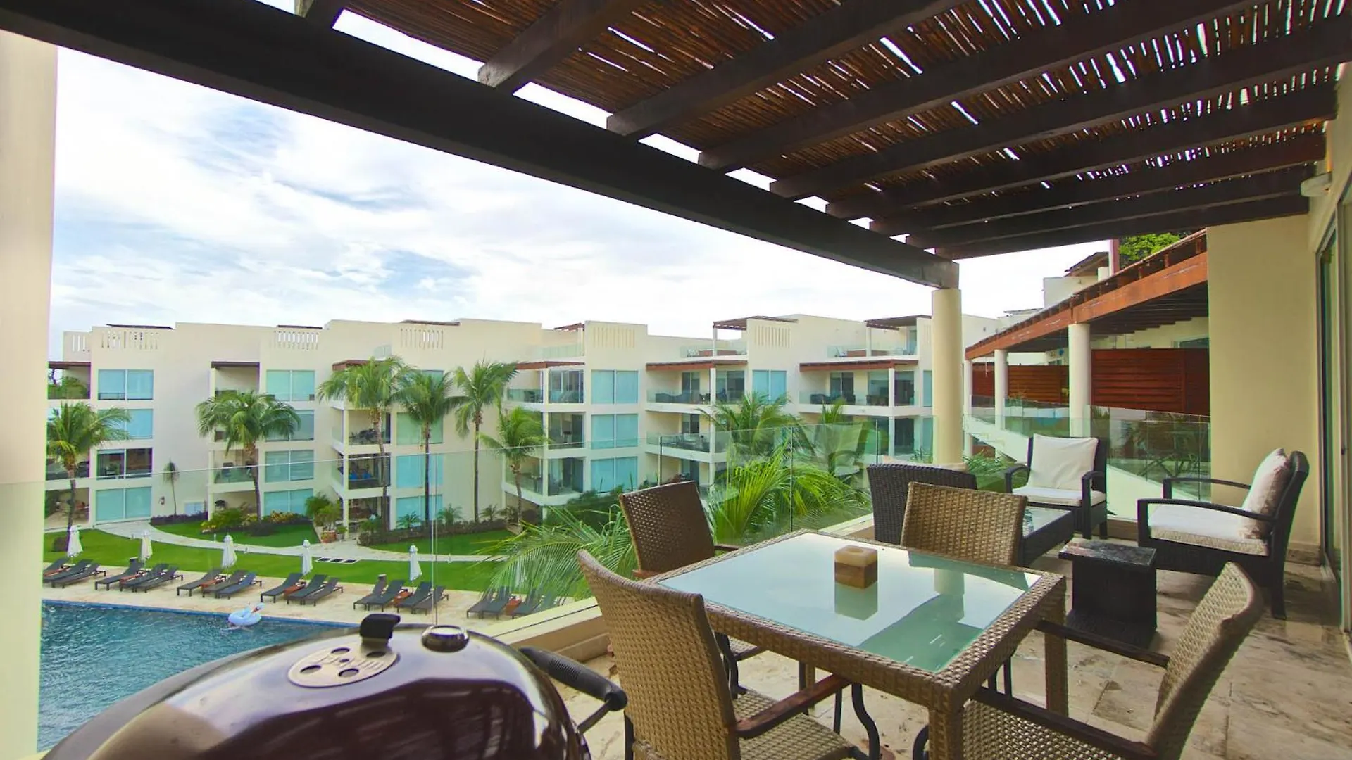 פלאייה דל כרמן The Elements Oceanfront & Beachside Condo Hotel מלון דירות פלאייה דל כרמן