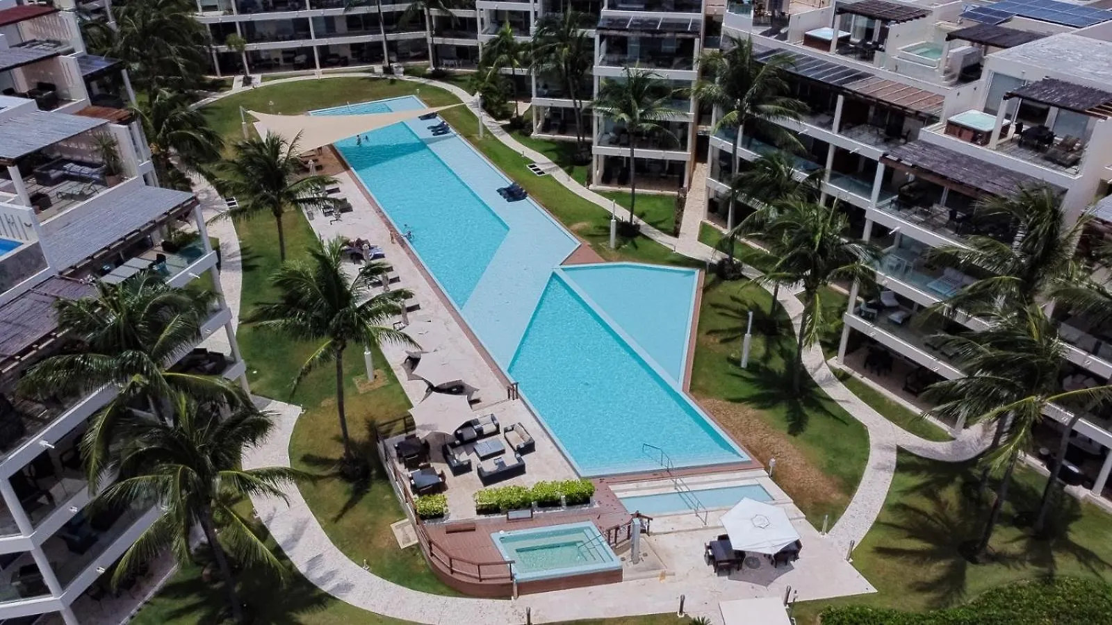 Апарт-отель The Elements Oceanfront & Beachside Condo Hotel Плая-дель-Кармен