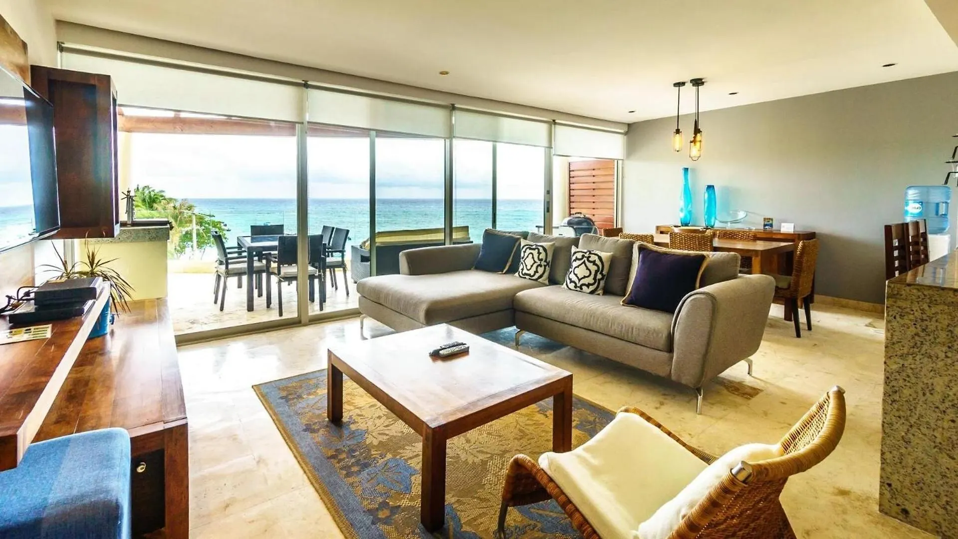 The Elements Oceanfront & Beachside Condo Hotel Плая-дель-Кармен Апарт-отель