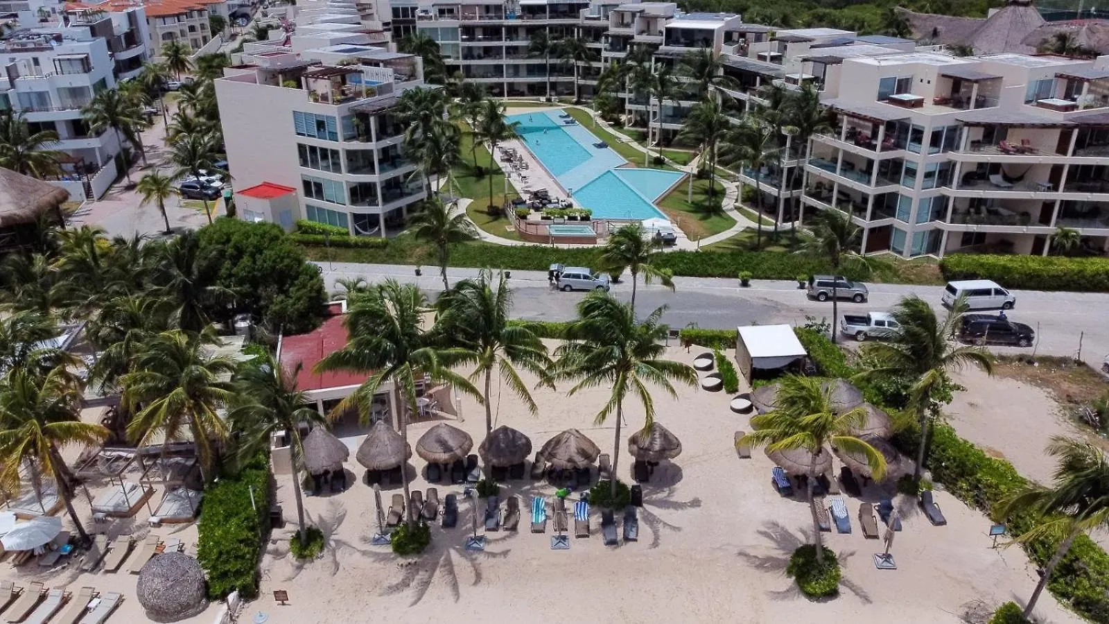 The Elements Oceanfront & Beachside Condo Hotel Плая-дель-Кармен 4*,