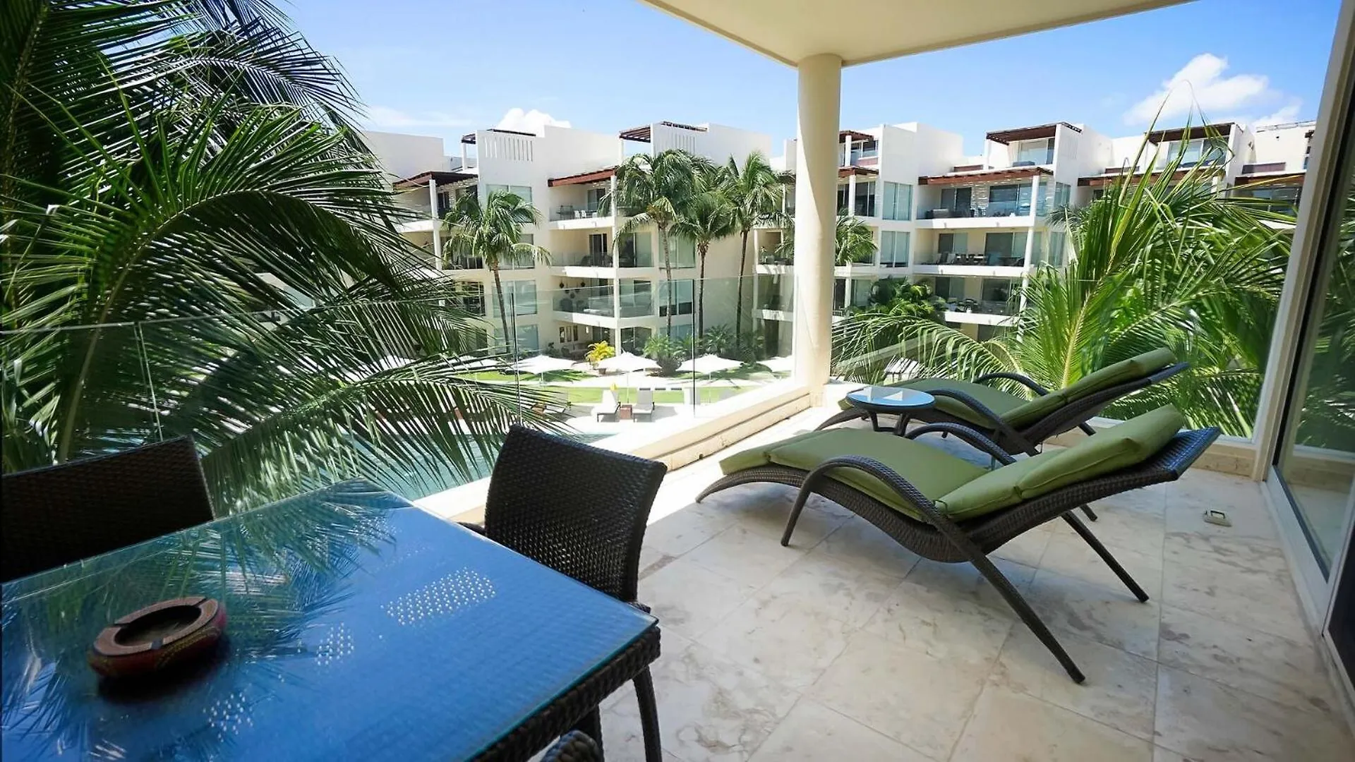 The Elements Oceanfront & Beachside Condo Hotel Плая-дель-Кармен Апарт-отель