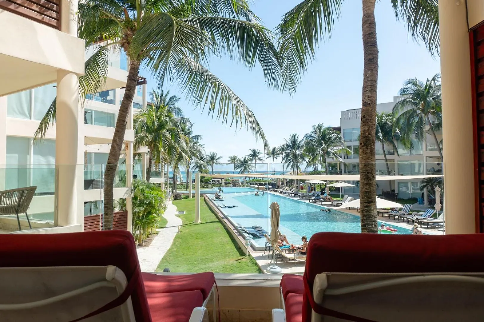 **** Апарт-отель The Elements Oceanfront & Beachside Condo Hotel Плая-дель-Кармен Мексика