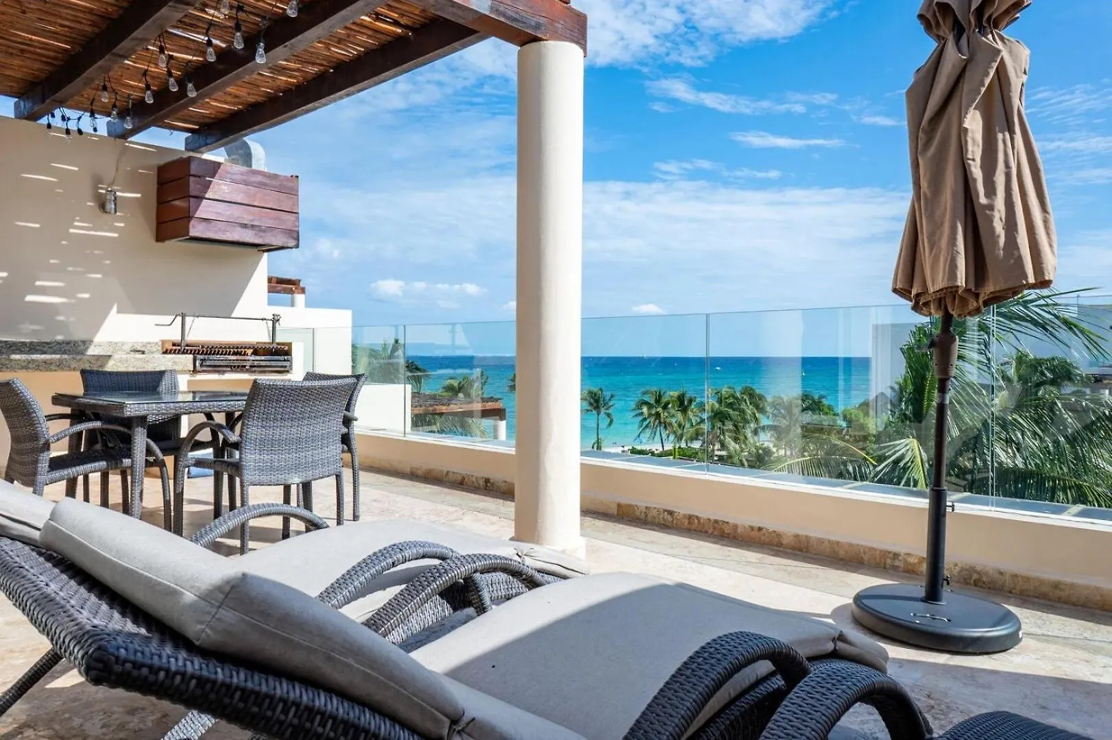 The Elements Oceanfront & Beachside Condo Hotel Плая-дель-Кармен Мексика