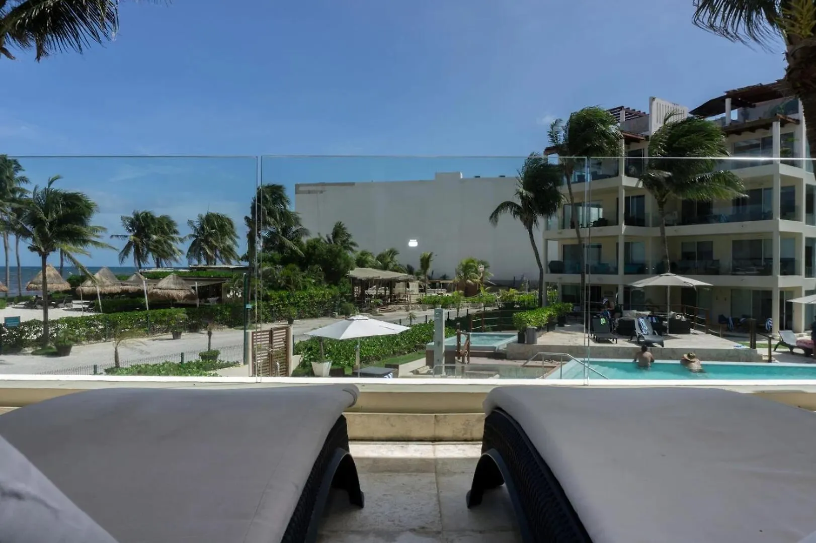The Elements Oceanfront & Beachside Condo Hotel Плая-дель-Кармен