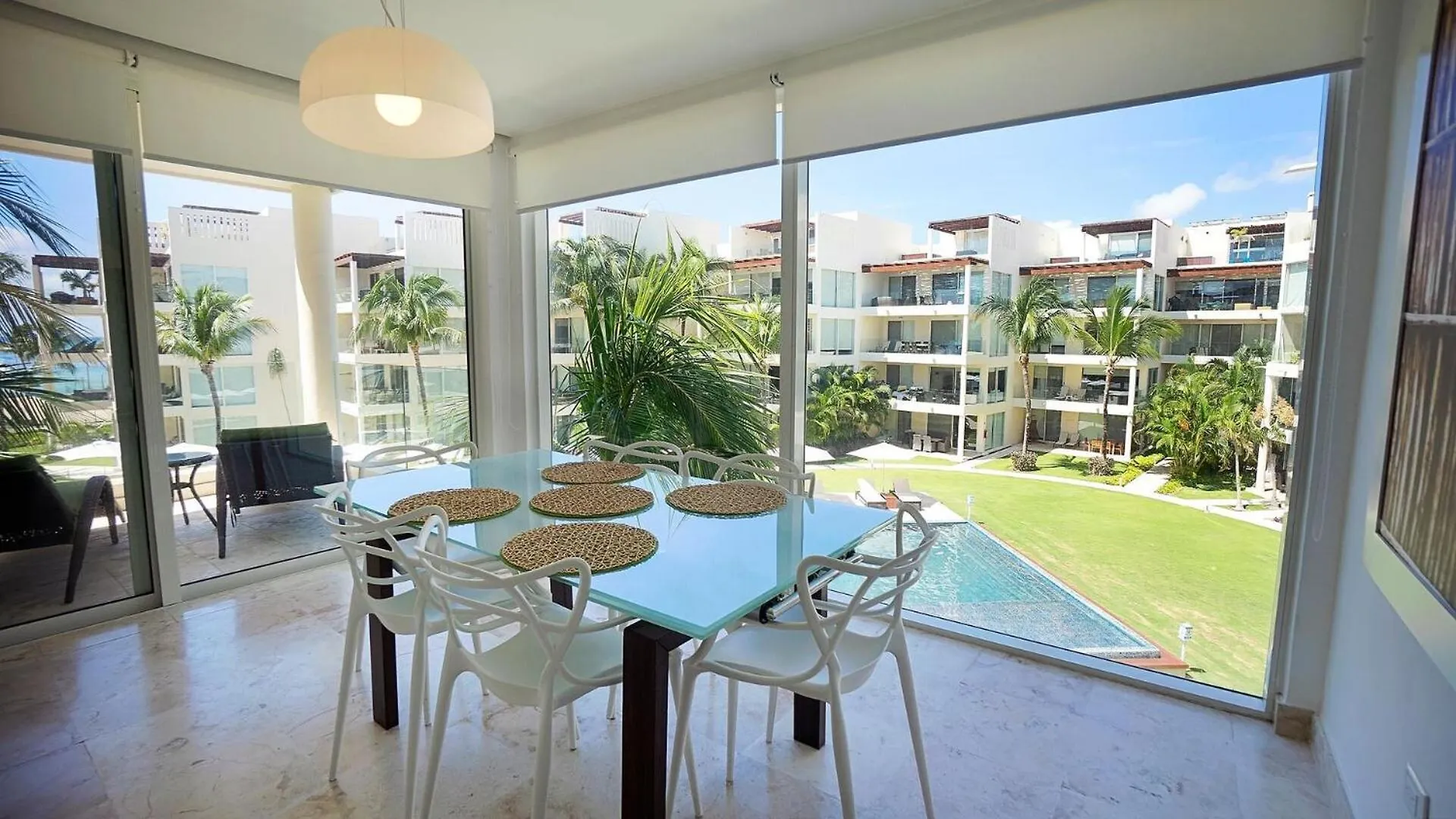**** Апарт-отель The Elements Oceanfront & Beachside Condo Hotel Плая-дель-Кармен Мексика