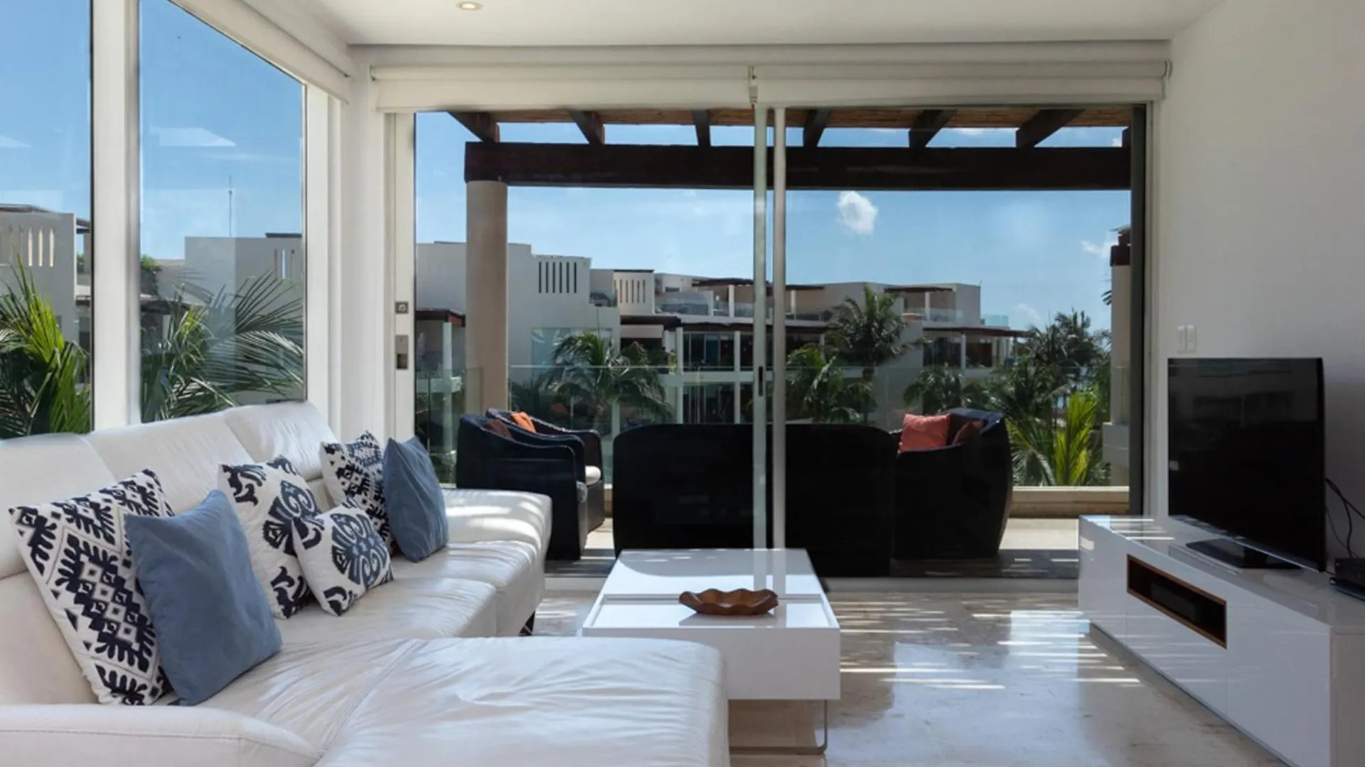 The Elements Oceanfront & Beachside Condo Hotel Плая-дель-Кармен 4*,  Мексика