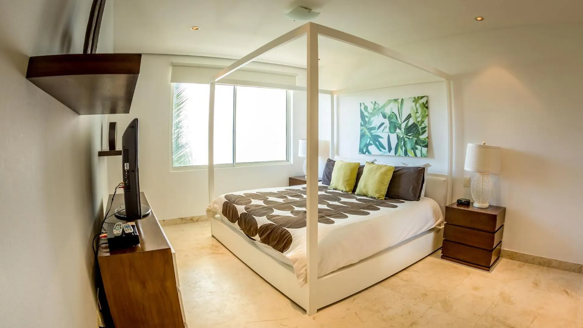 Апарт-отель The Elements Oceanfront & Beachside Condo Hotel Плая-дель-Кармен