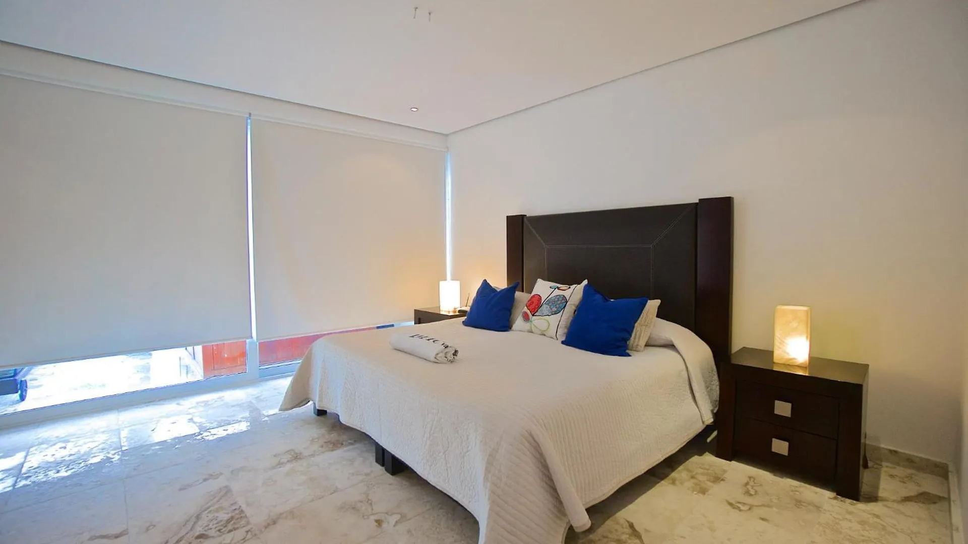 **** Апарт-отель The Elements Oceanfront & Beachside Condo Hotel Плая-дель-Кармен Мексика