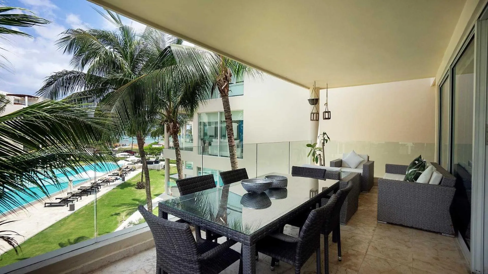 The Elements Oceanfront & Beachside Condo Hotel Playa del Carmen 4*,  Mexico